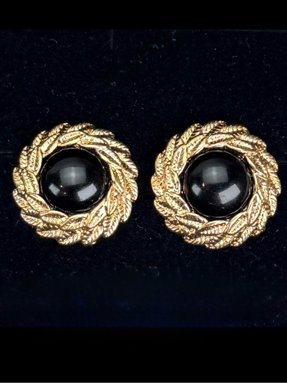 Vintage etched rim goldtone black pierced earrings